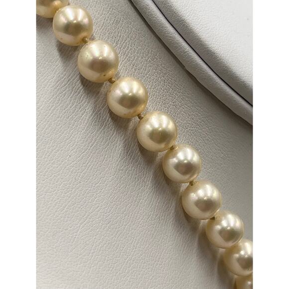 Majorica Vintage Hand Knotted 8mm Round Cream Faux Pearl Single Strand Necklace - Picture 3 of 10